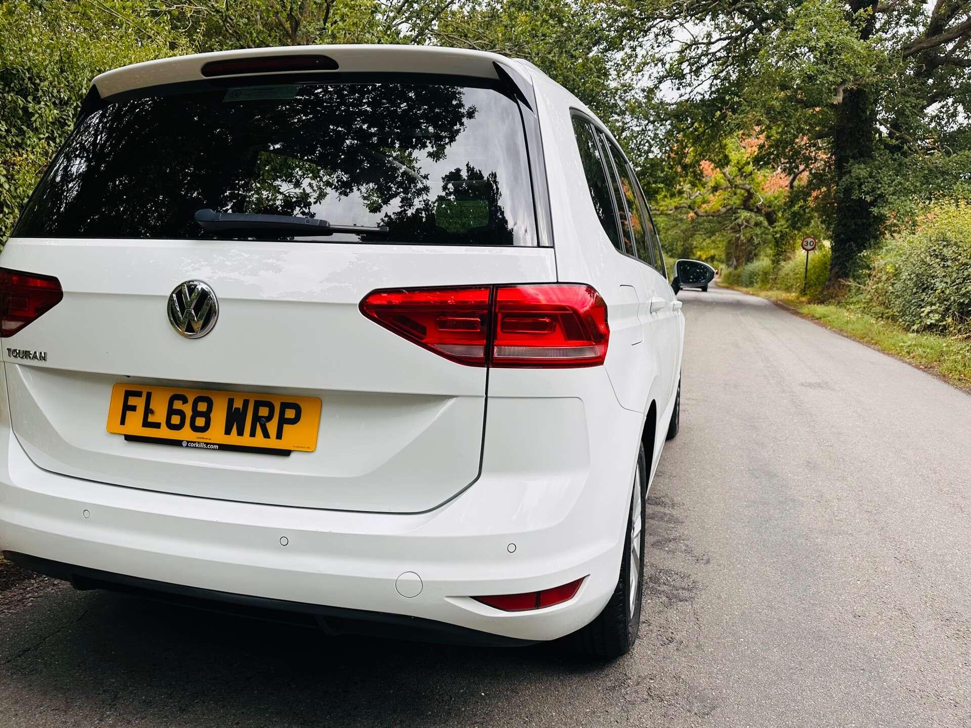 Volkswagen Touran view 46