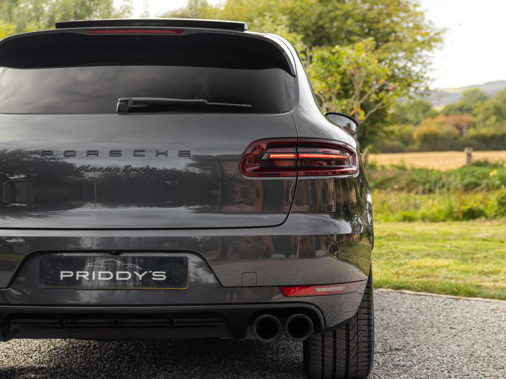 Porsche Macan view 14