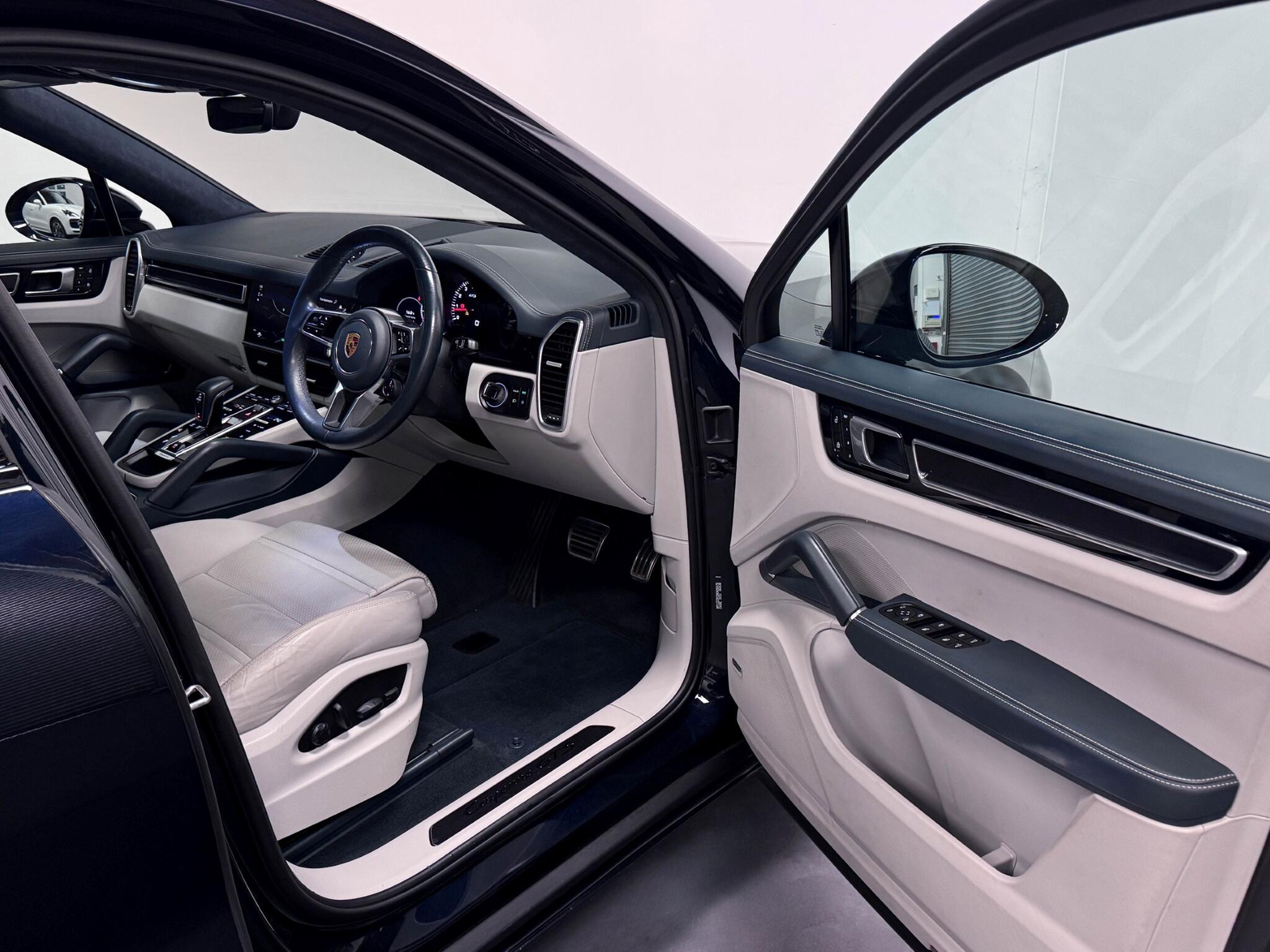 Porsche Cayenne view 23
