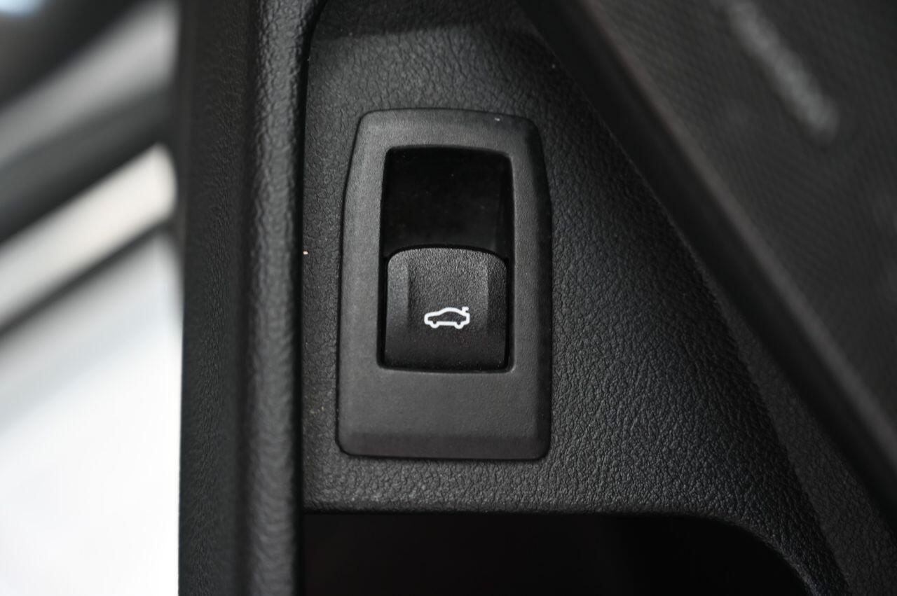 BMW 3 Series view 37