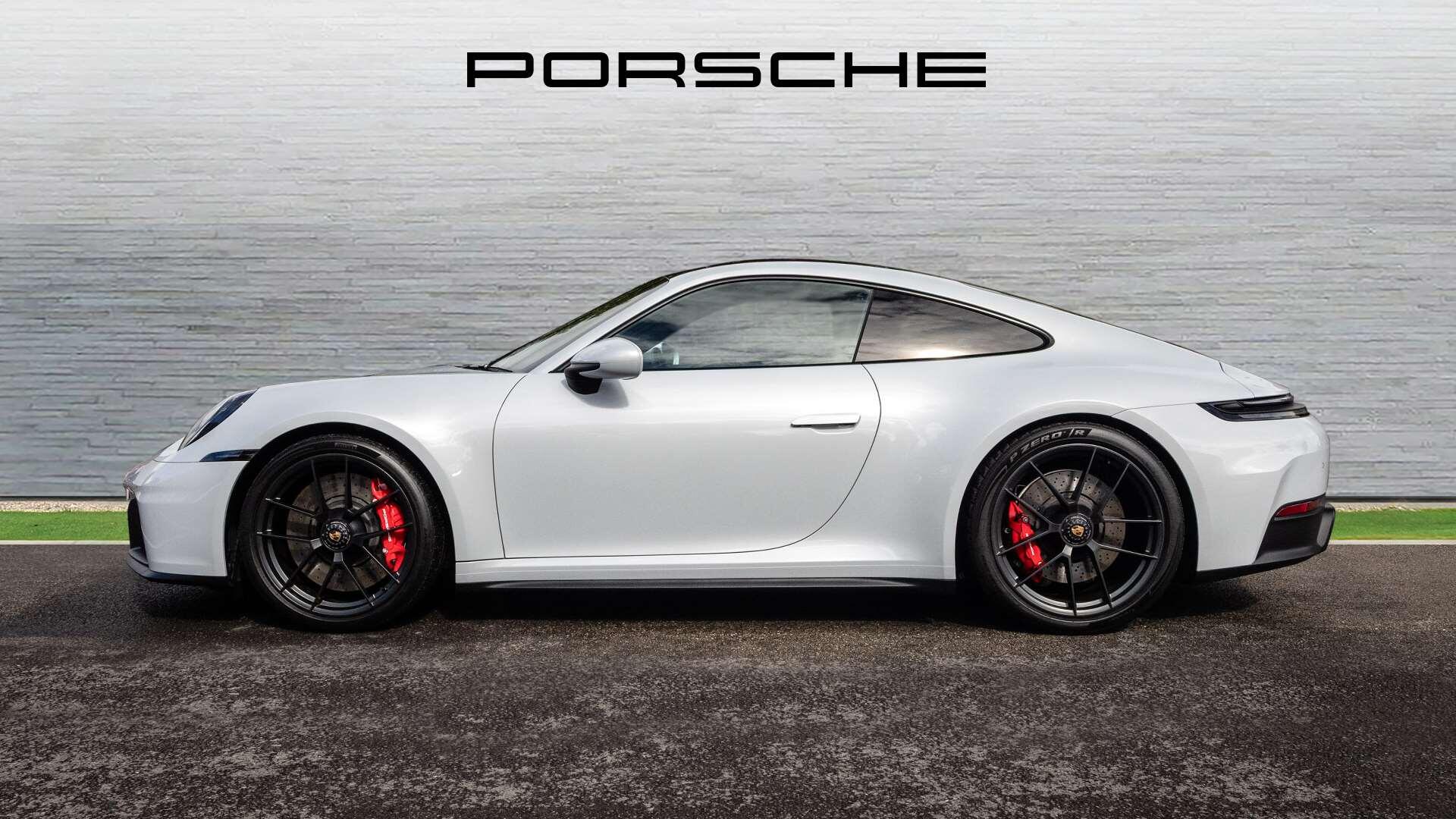 Porsche 911 view 8