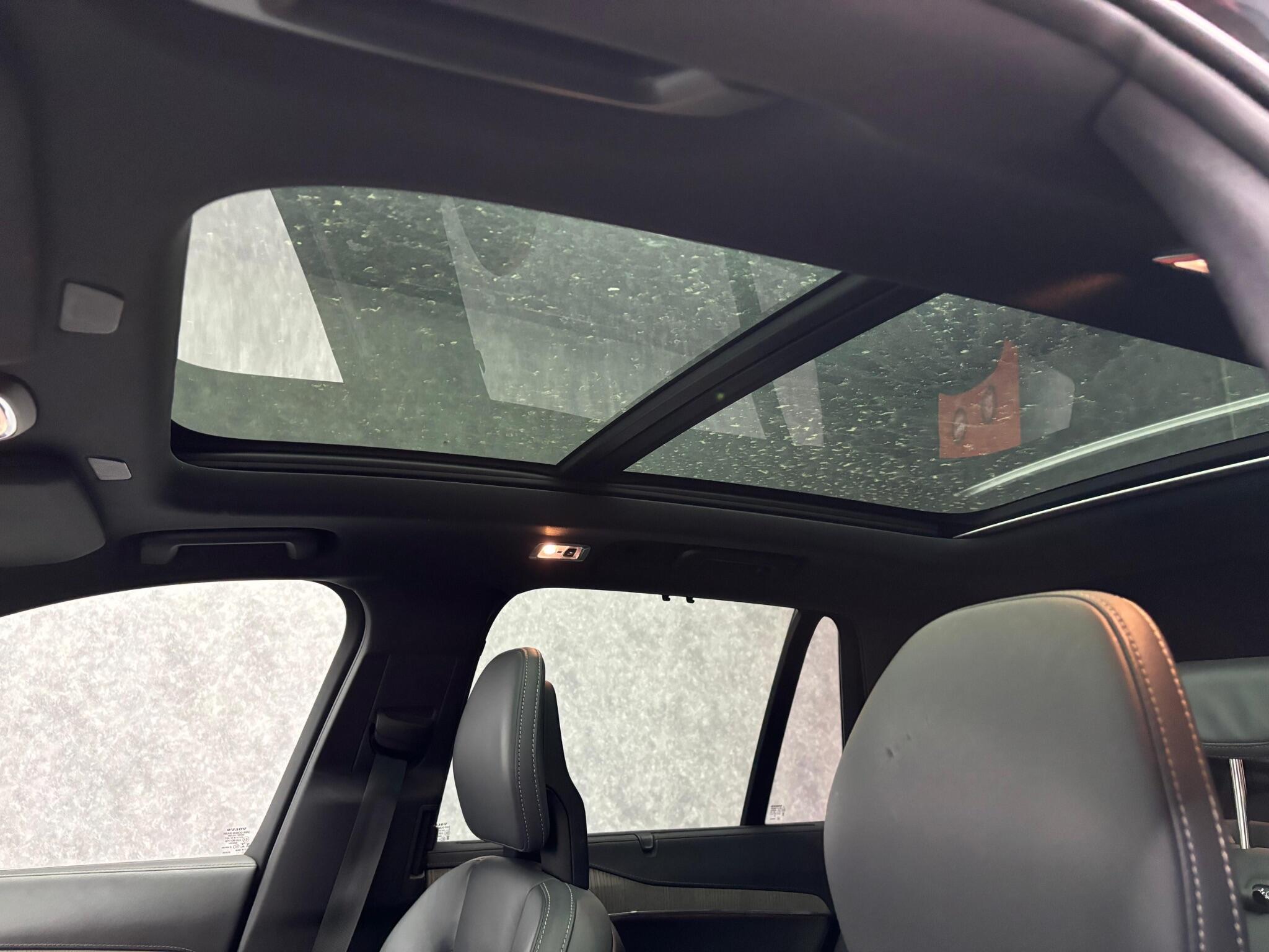 Volvo XC90 view 21