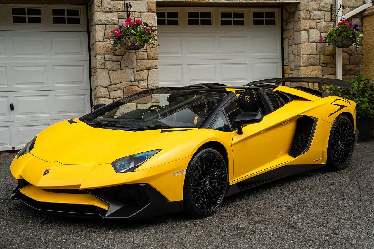 Lamborghini Aventador view 46