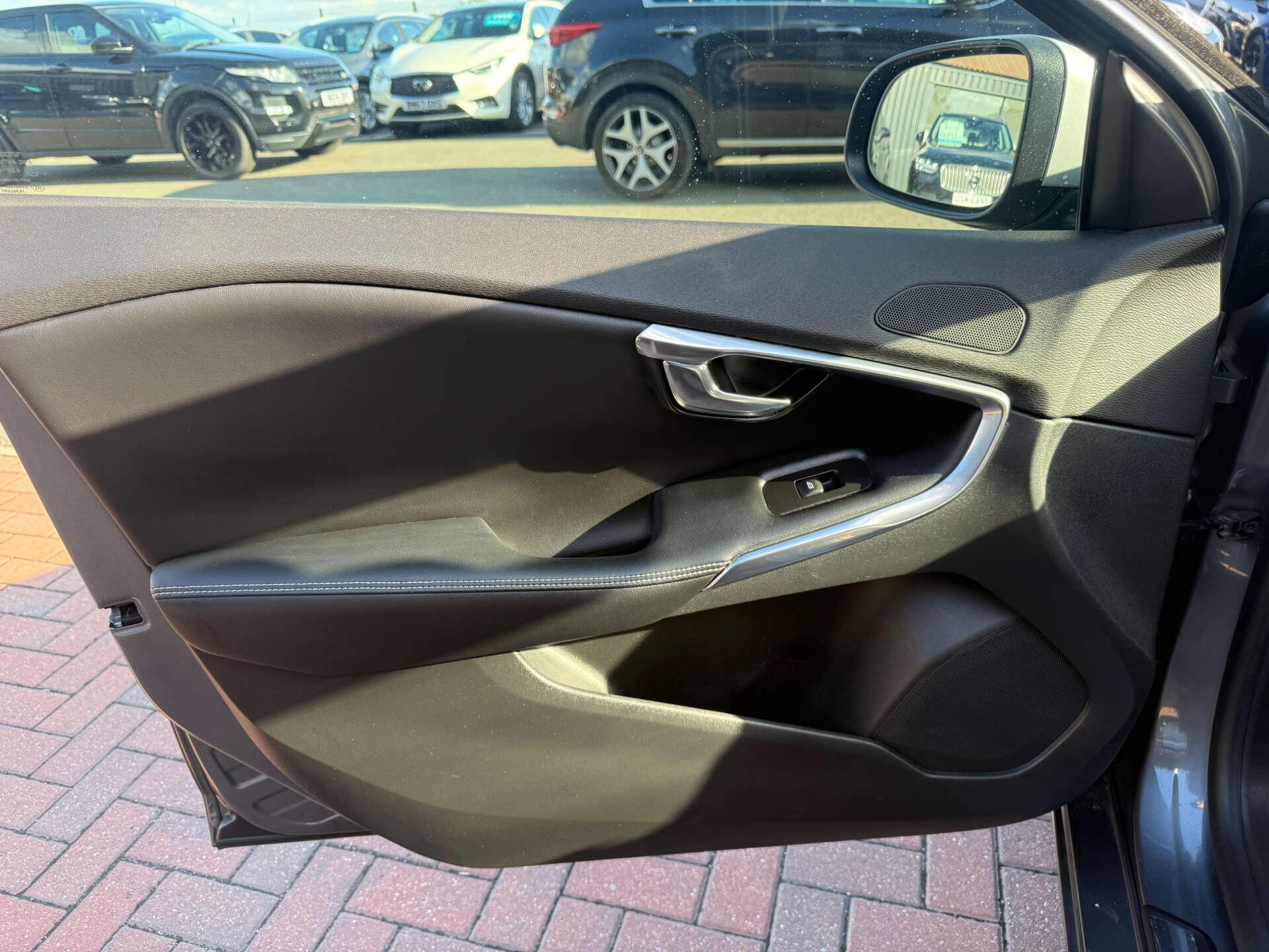 Volvo V40 view 68