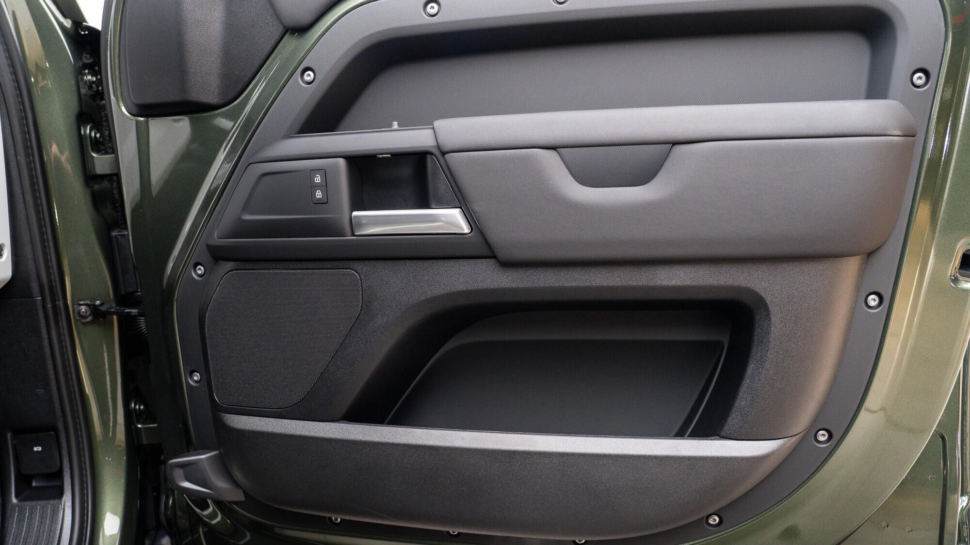 Land Rover Defender view 11