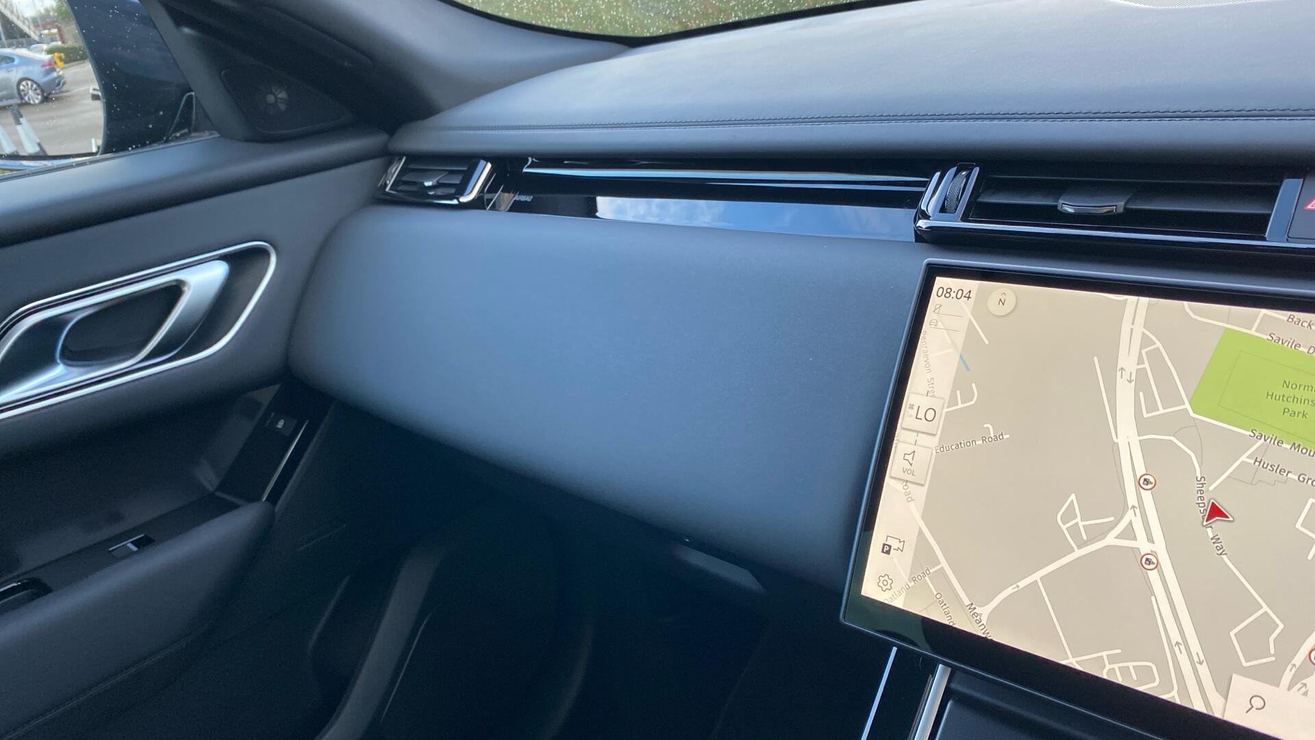 Land Rover Range Rover Velar view 30