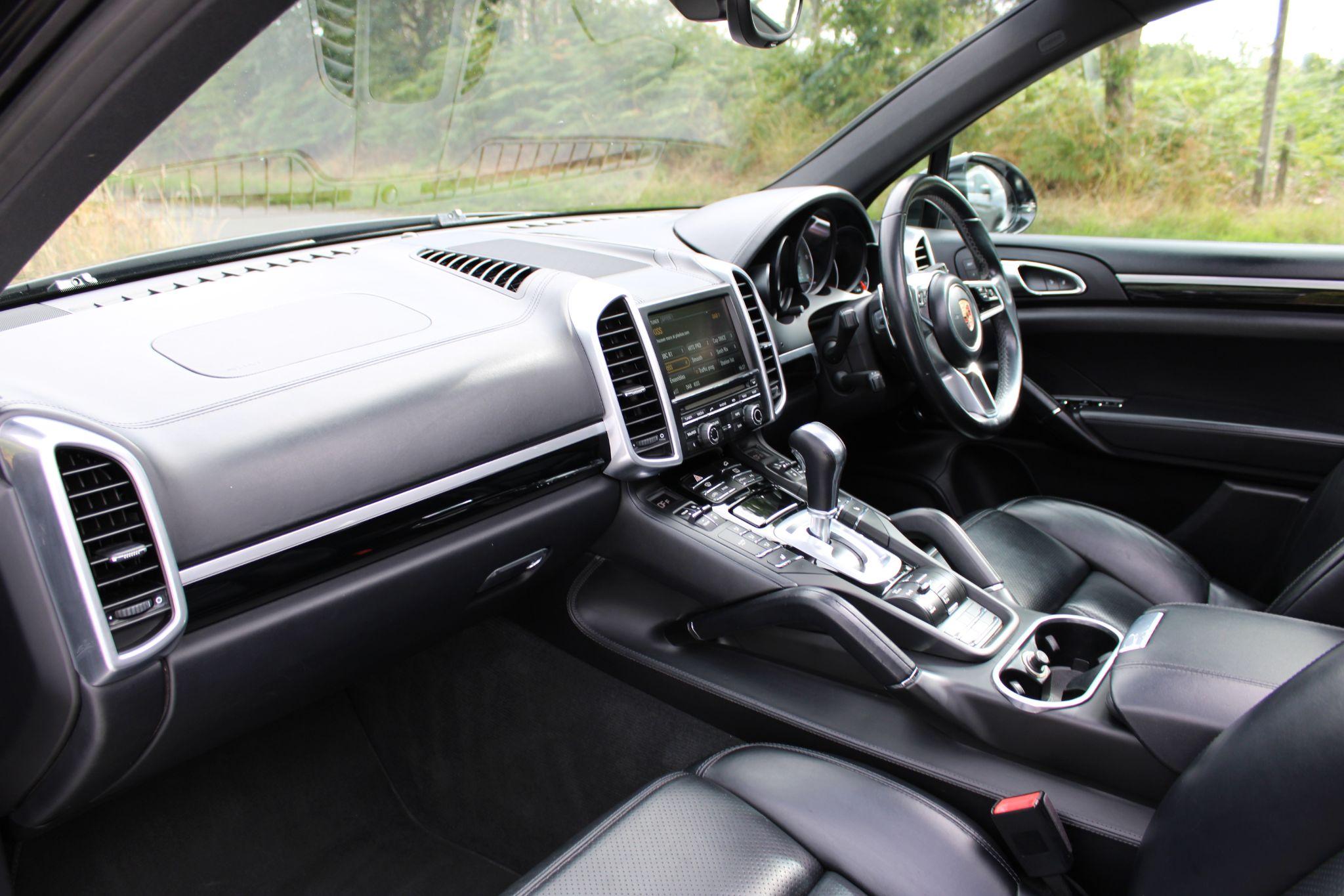 2016 Porsche Cayenne 4.2 TD V8 S TiptronicS 4WD Euro 6 (s/s) 5dr • 87,000 miles image 31