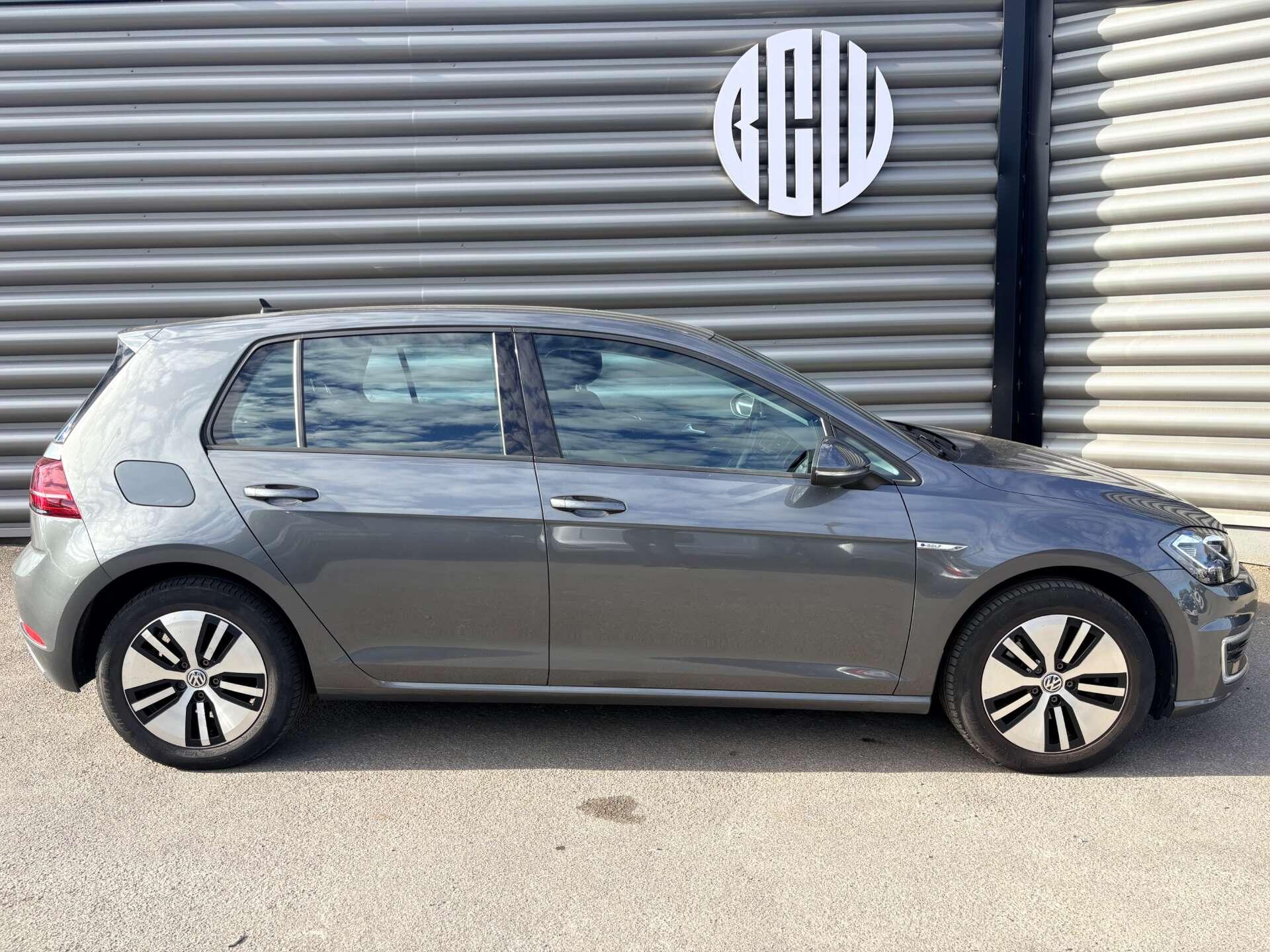Volkswagen e-Golf view 2