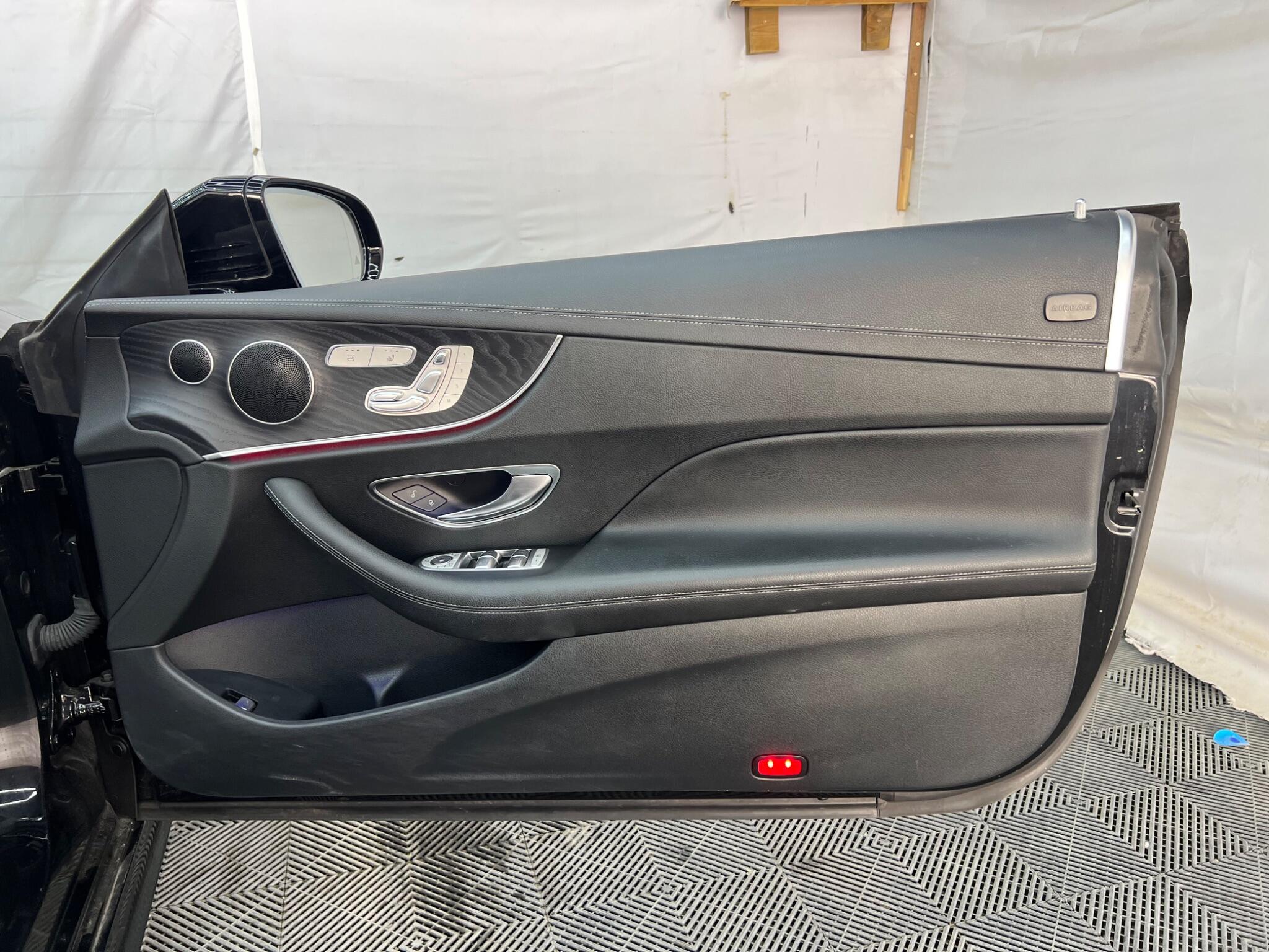 Mercedes-Benz E Class view 30