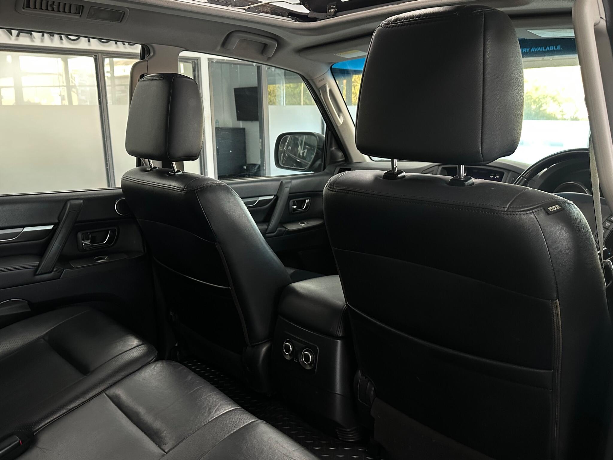 Mitsubishi Shogun view 26