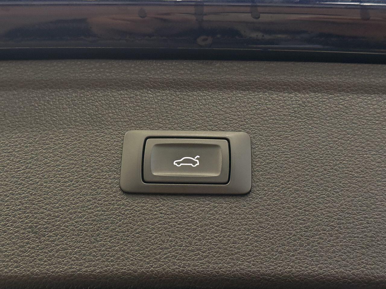 Audi Q5 view 18