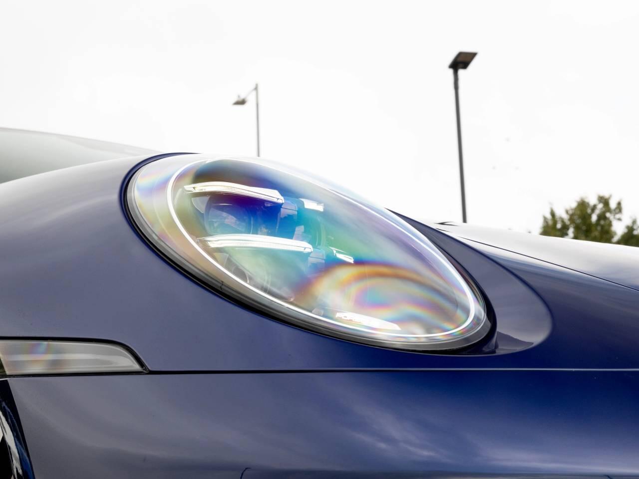 Porsche 911 view 30