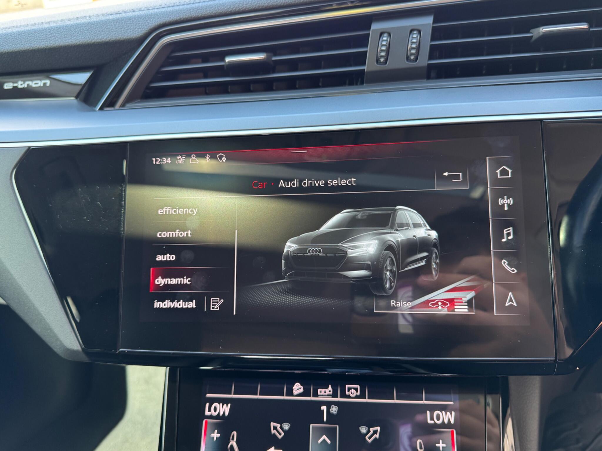 Audi E-Tron view 38