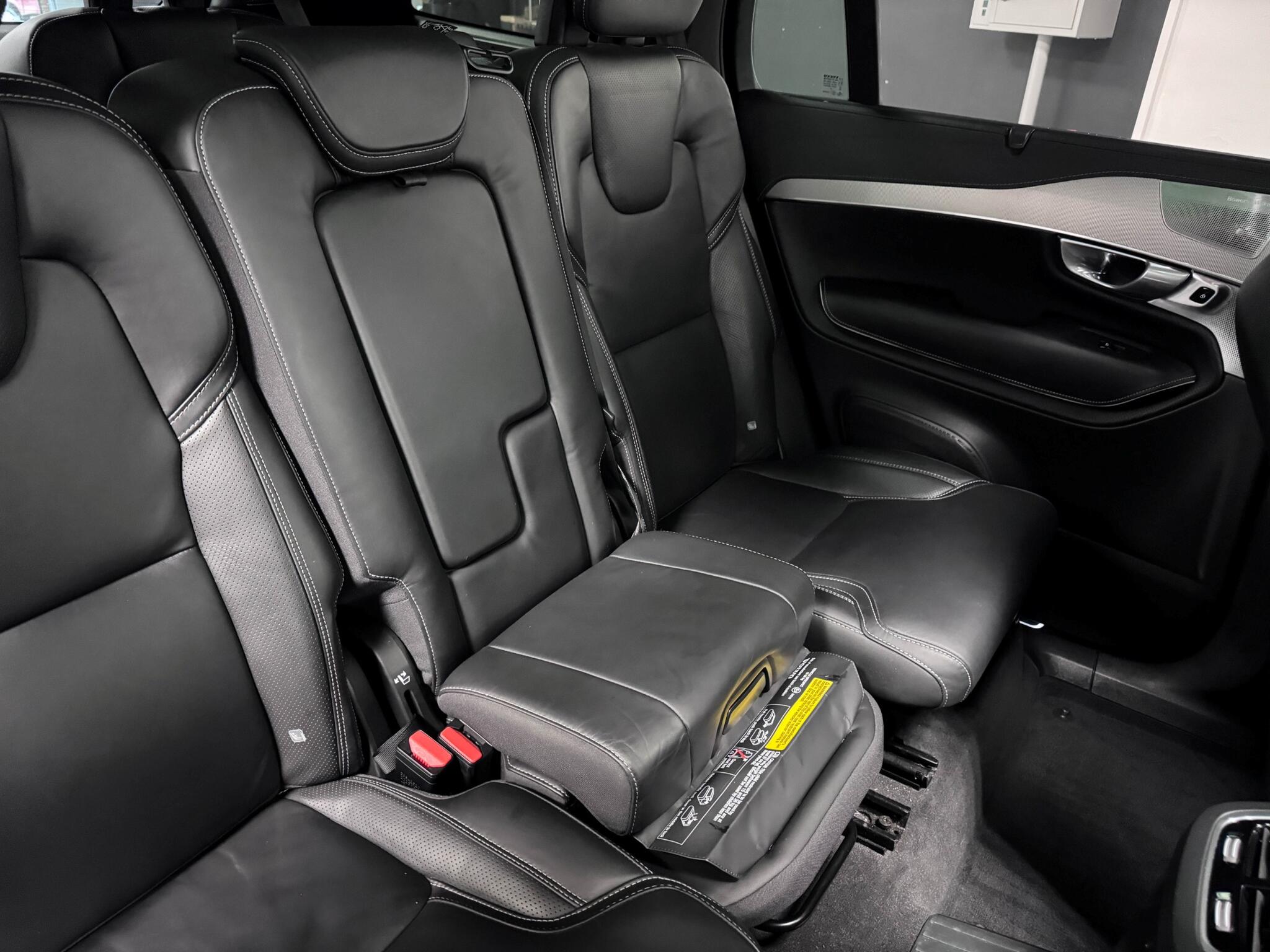 Volvo XC90 view 31