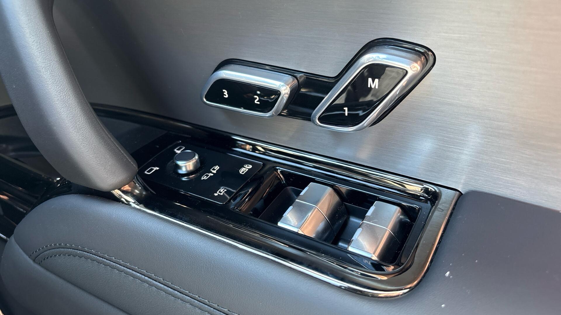 Land Rover Range Rover Sport view 40