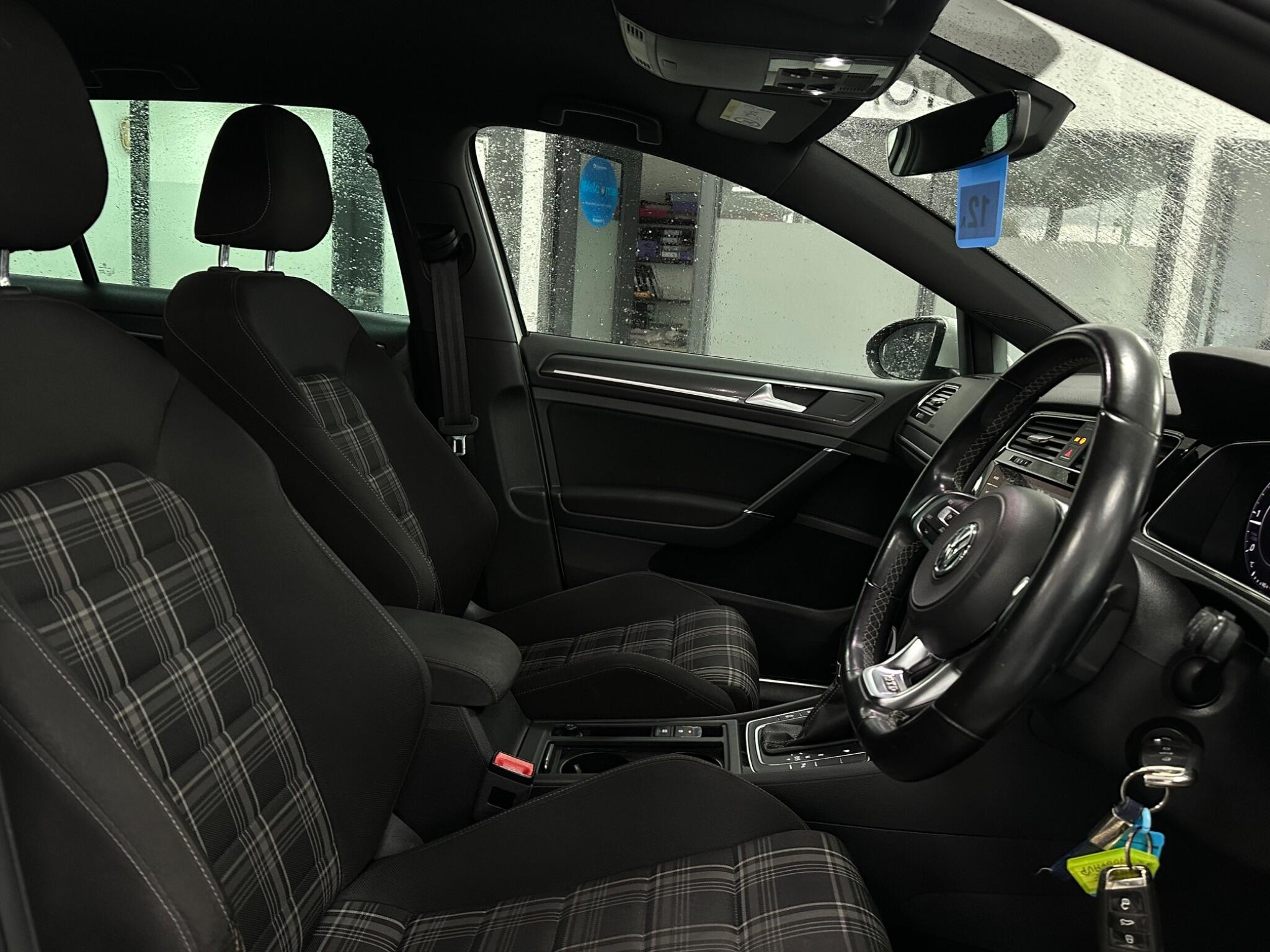 Volkswagen Golf view 22