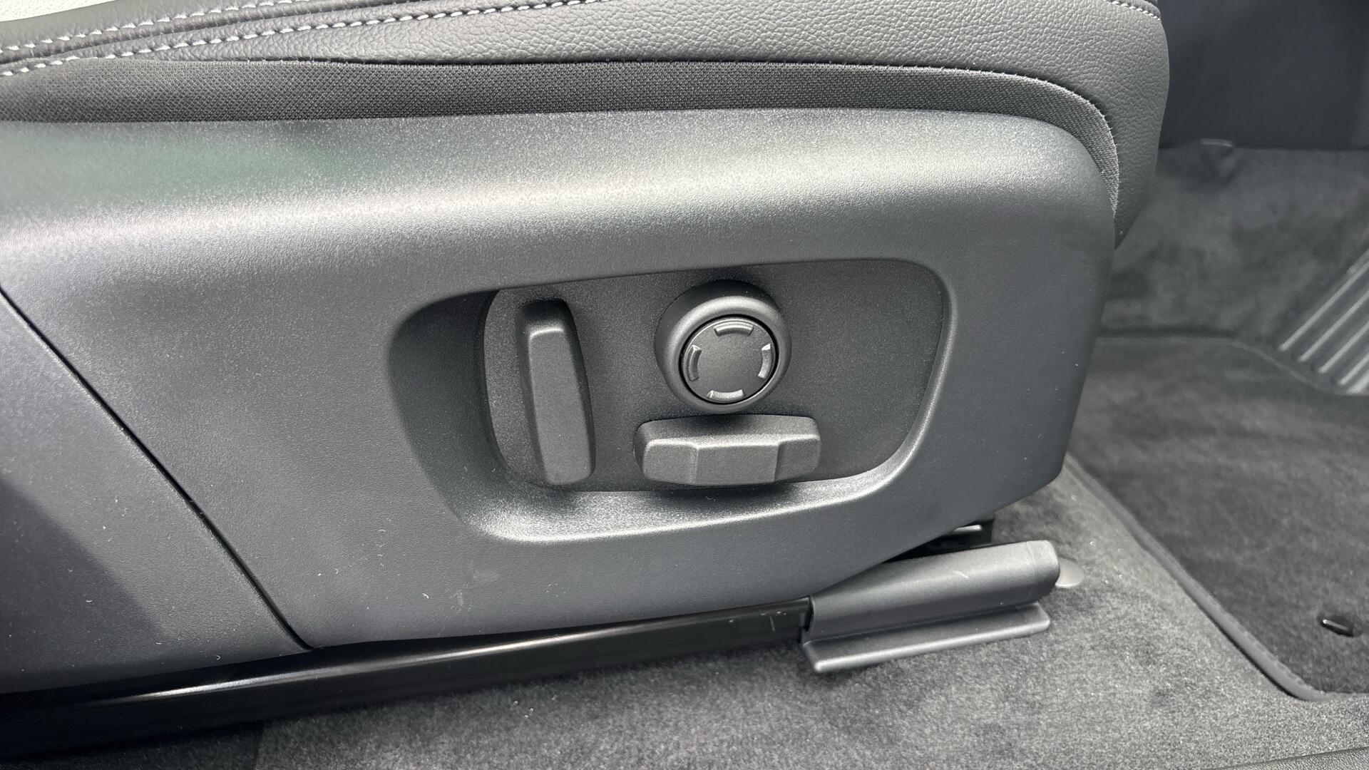 Land Rover Range Rover Evoque view 47