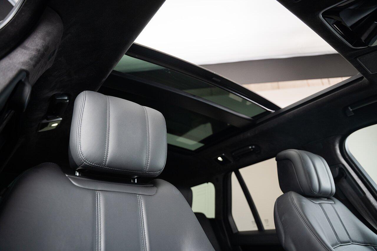 Land Rover Range Rover view 3