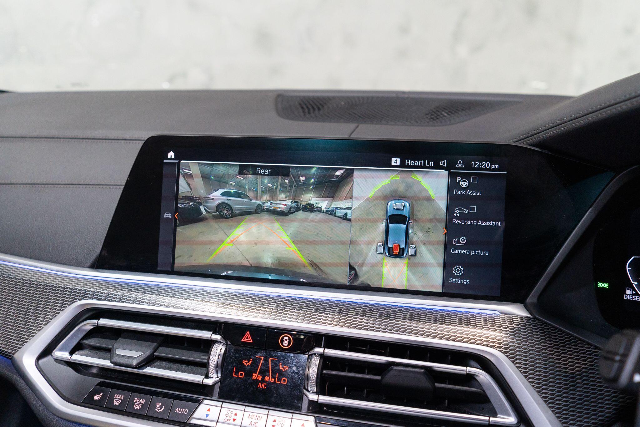 BMW X6 view 21