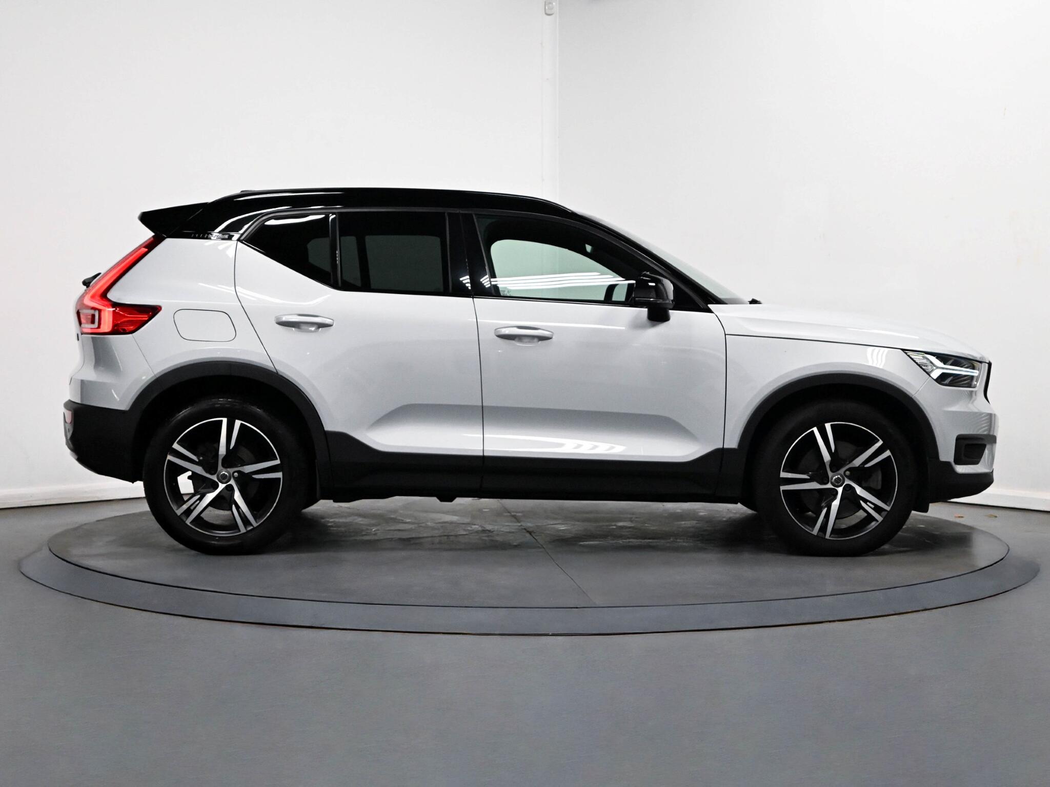 Volvo XC40 view 18