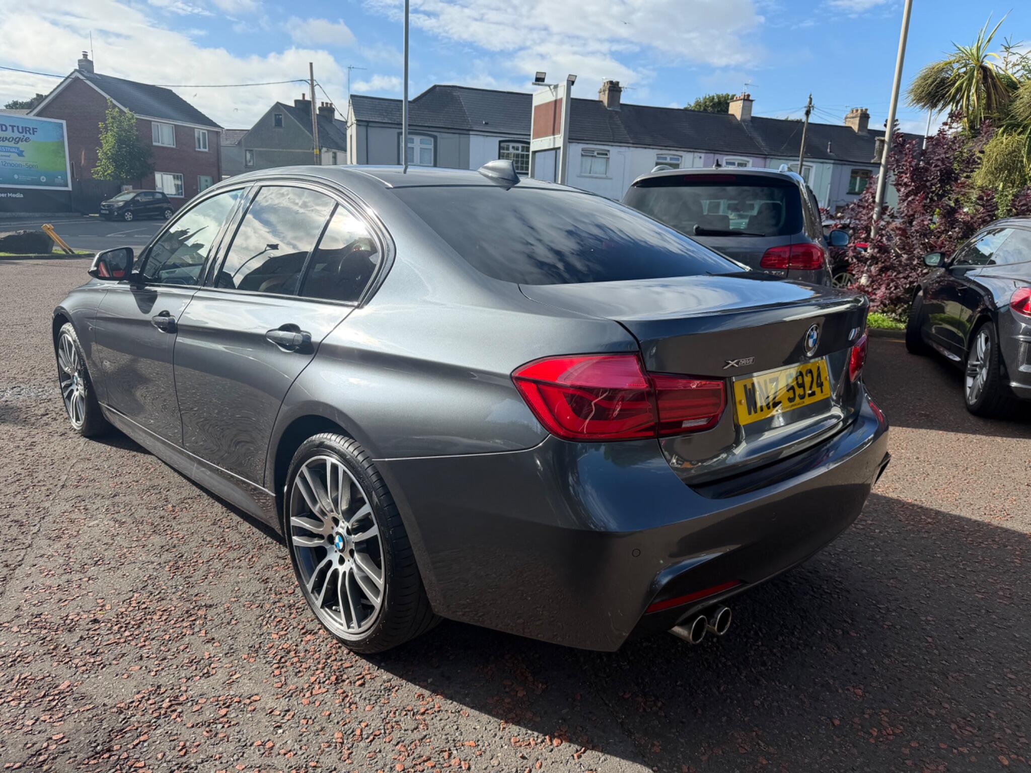 BMW 3 Series view 5