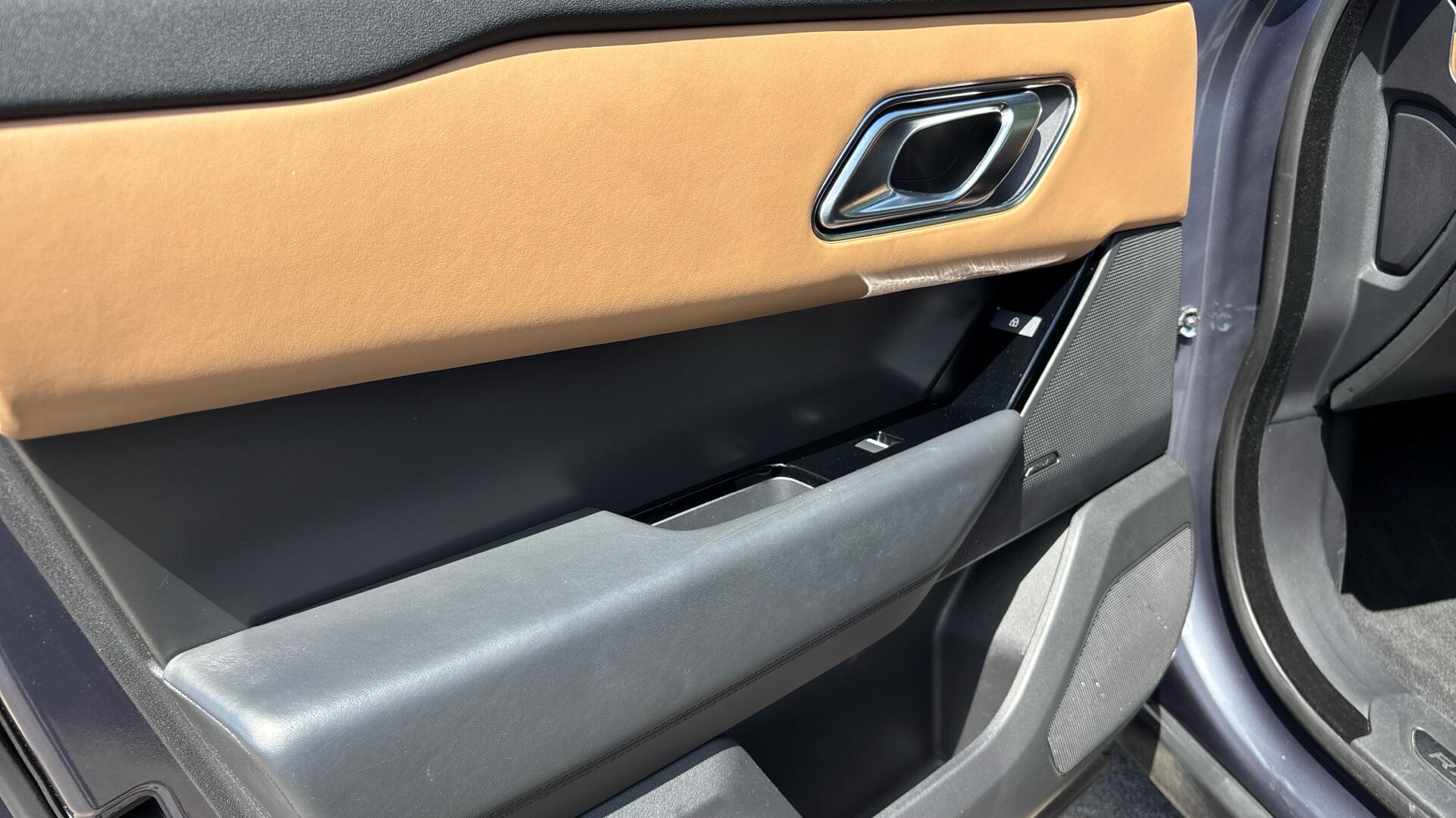 Land Rover Range Rover Velar view 36