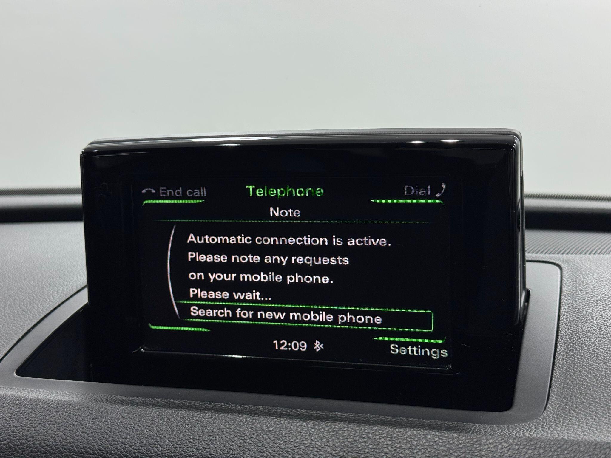 Audi Q3 view 32