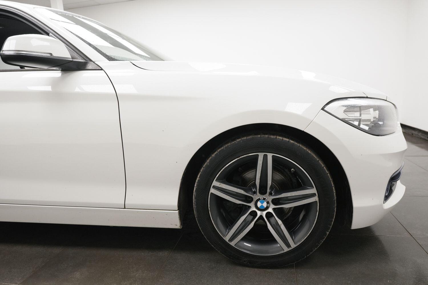 BMW 1 Series view 15