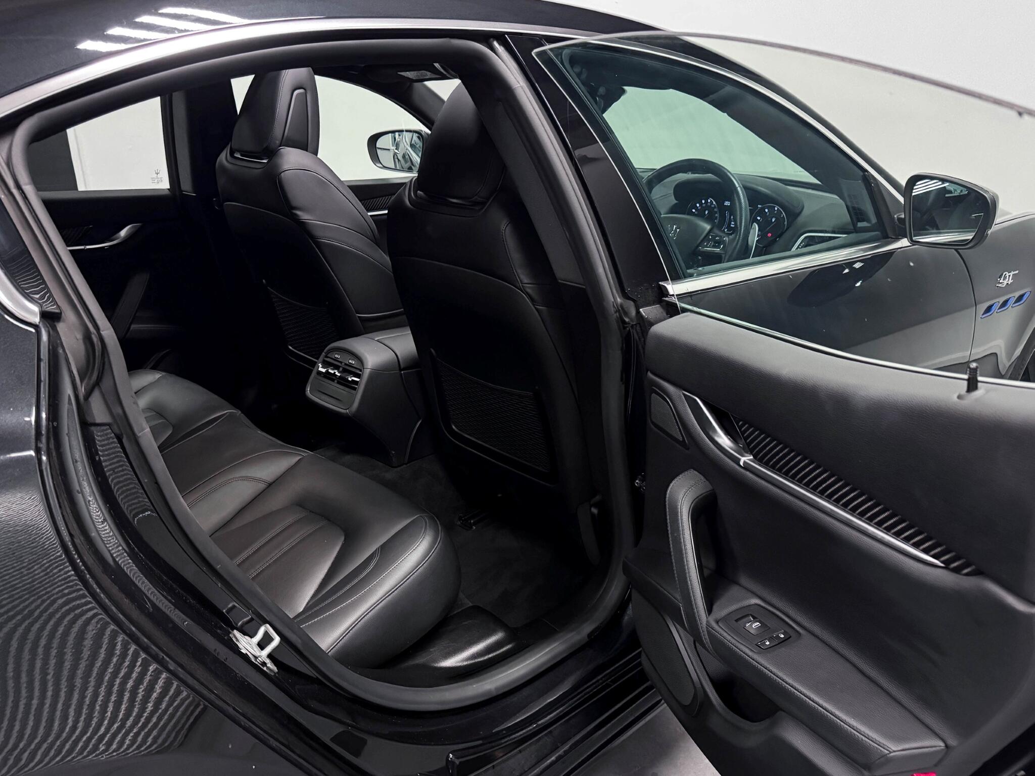 Maserati Ghibli view 8