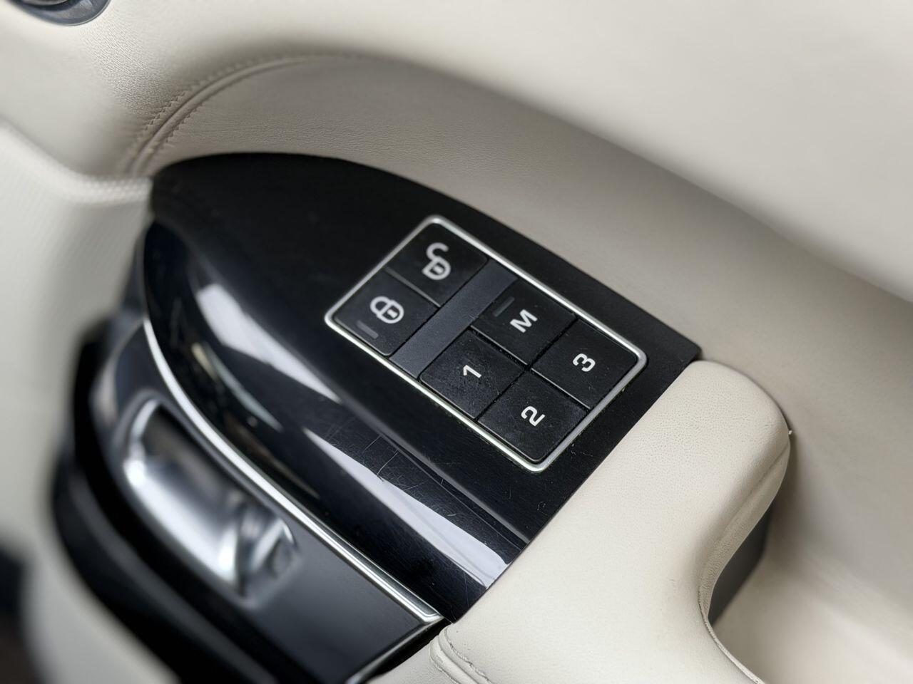 Land Rover Range Rover view 35