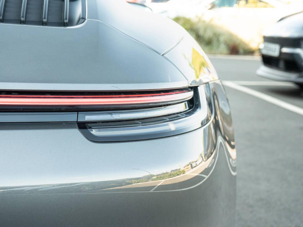 Porsche 911 view 16