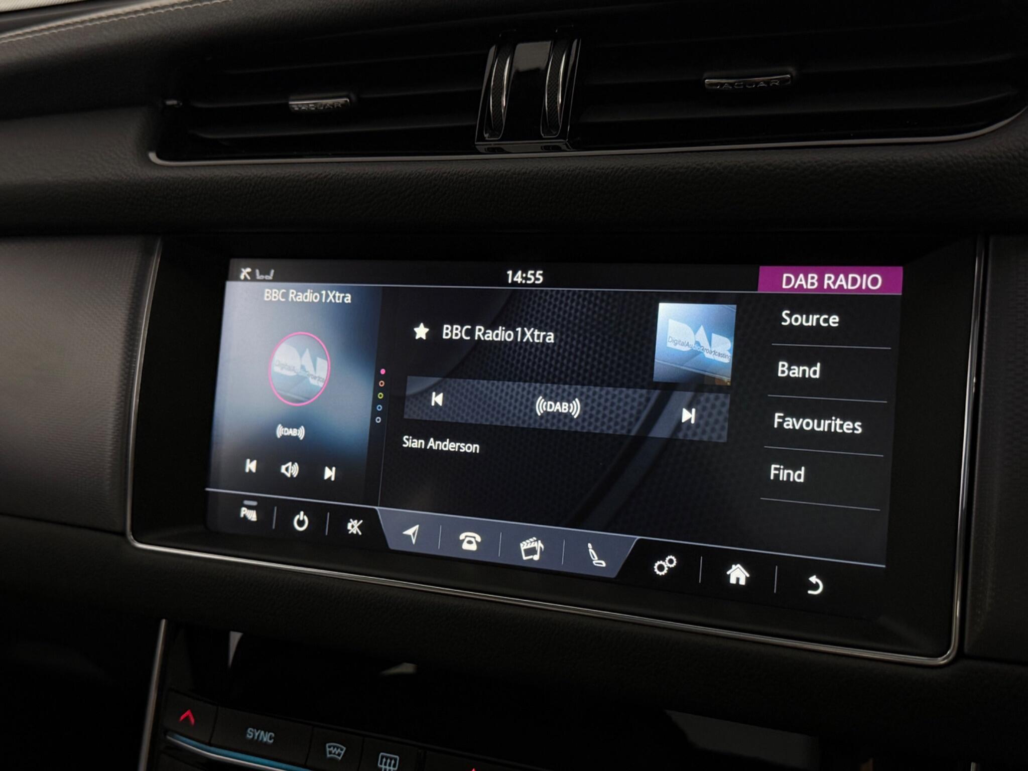 Jaguar XF view 25