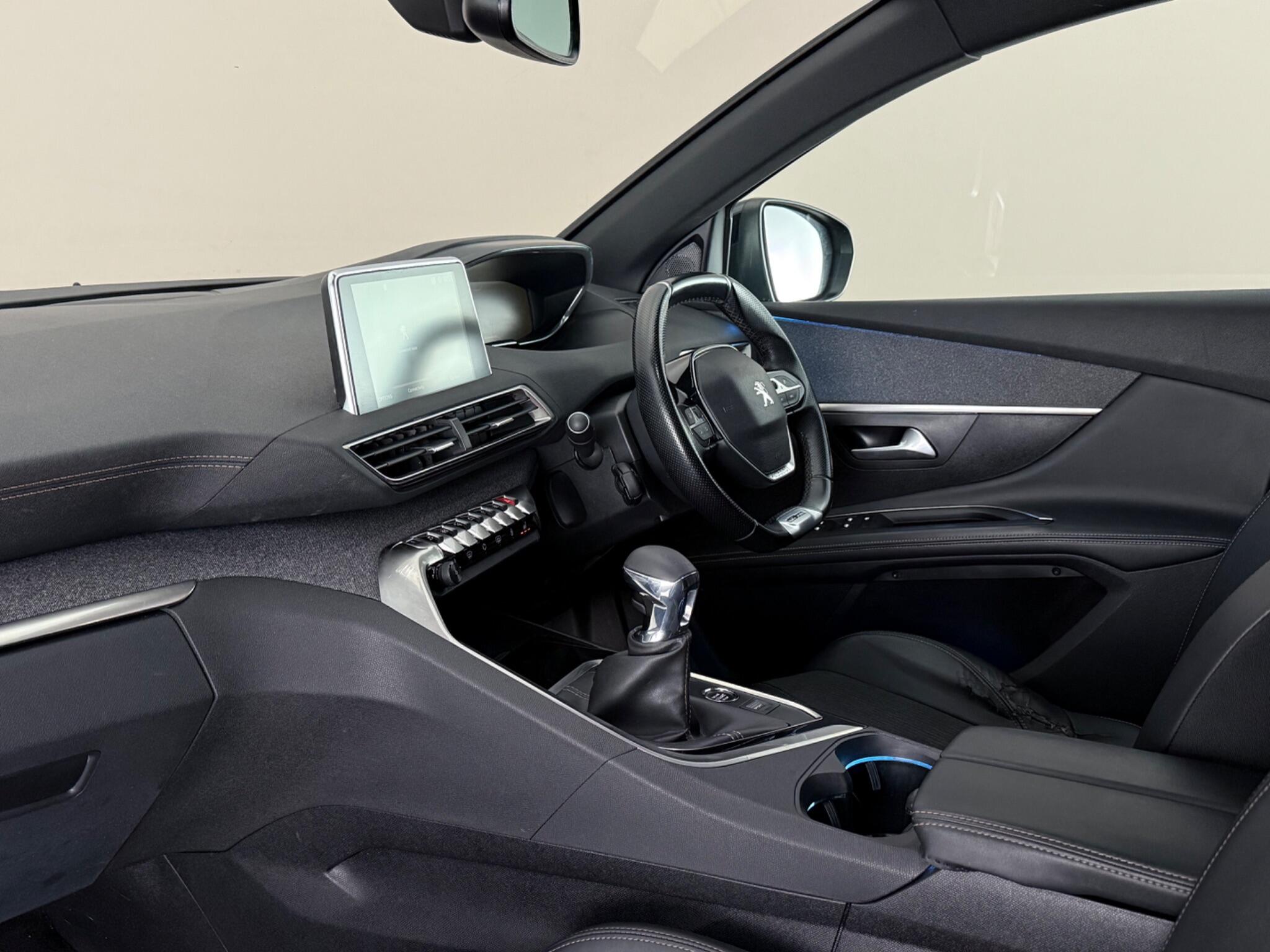 Peugeot 5008 view 4
