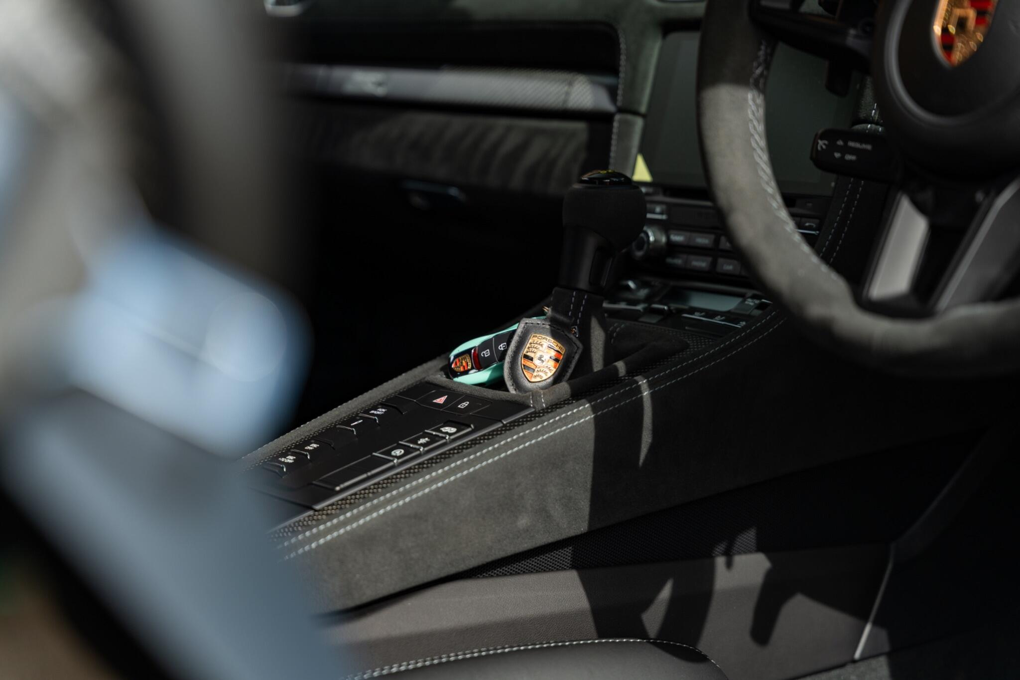 Porsche Cayman view 10