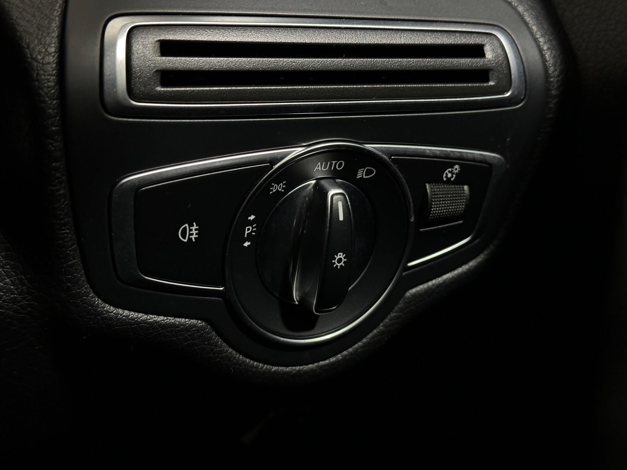 Mercedes-Benz C-Class view 18