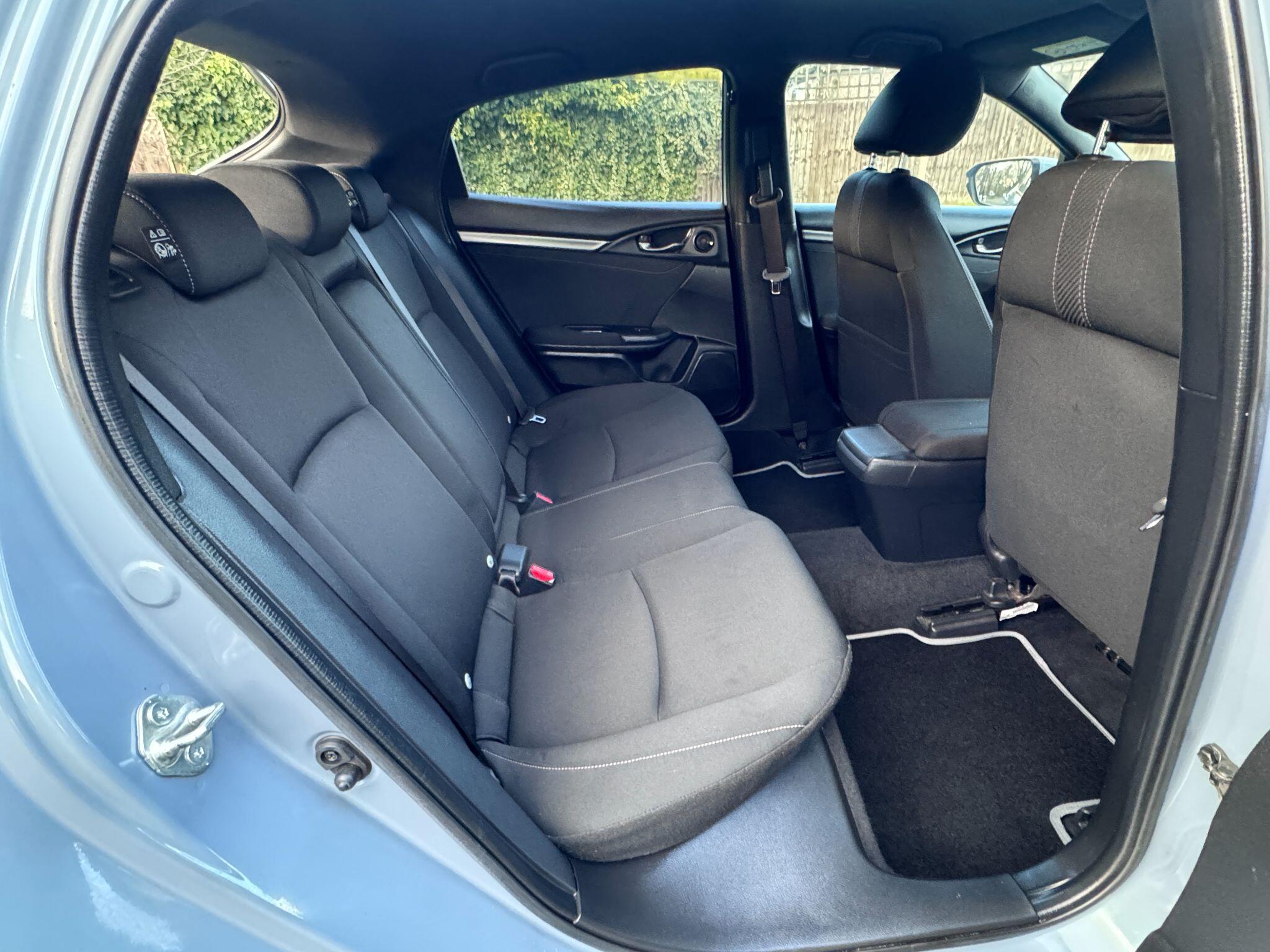 2017 Honda Civic image 19
