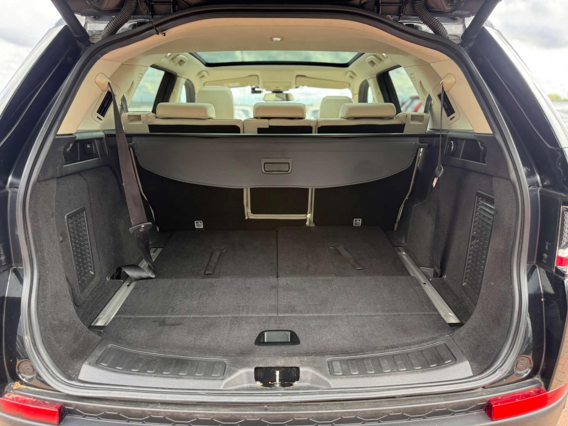 Land Rover Discovery Sport view 32