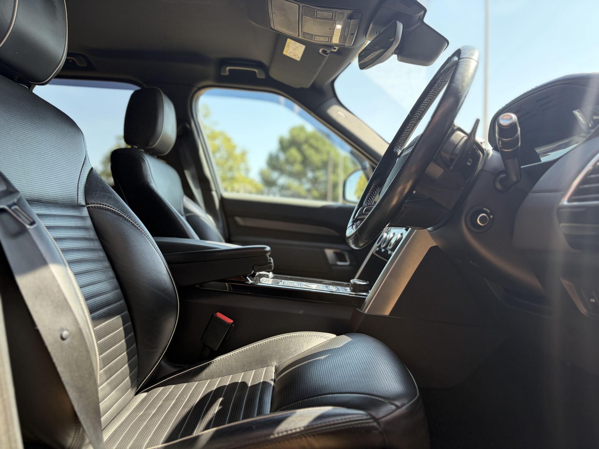 Land Rover Discovery 3 view 16