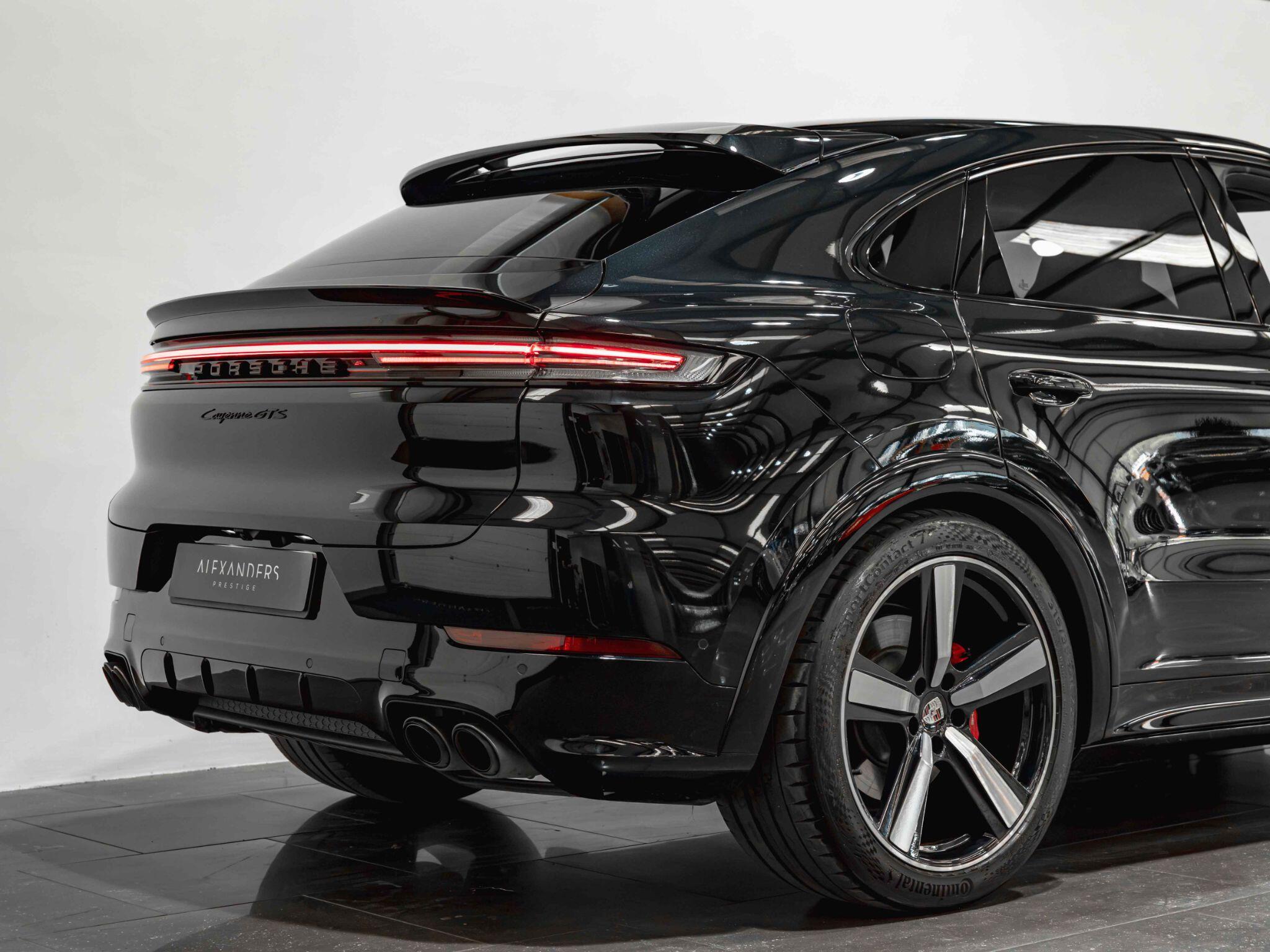 Porsche Cayenne view 13