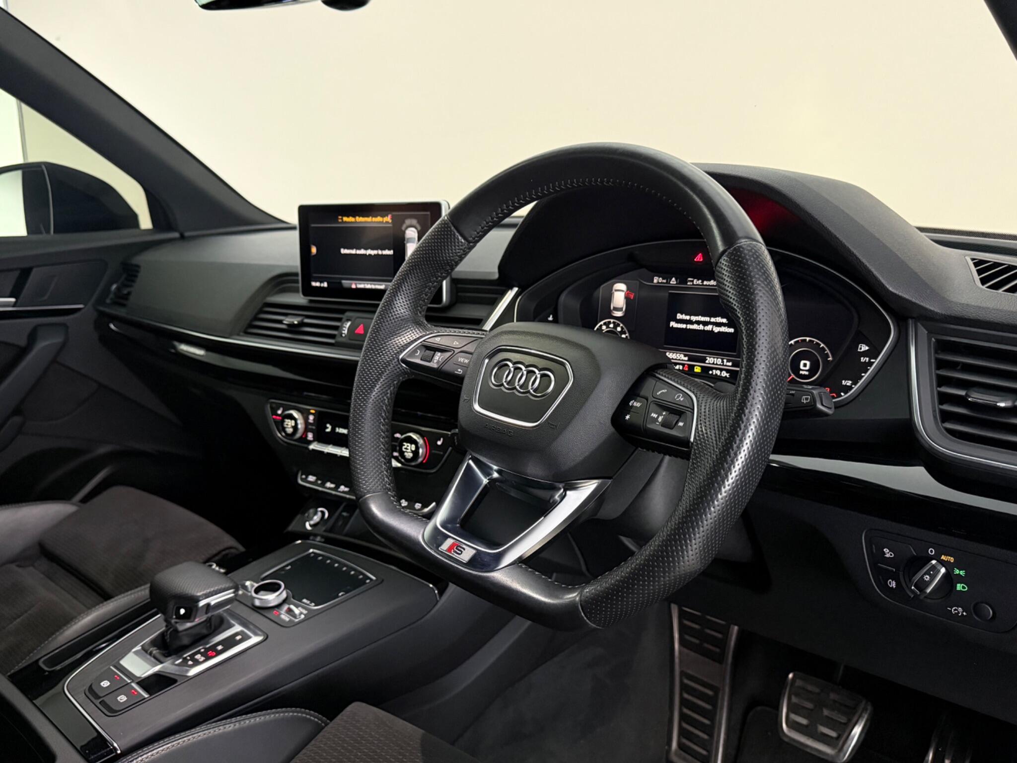 Audi Q5 view 3