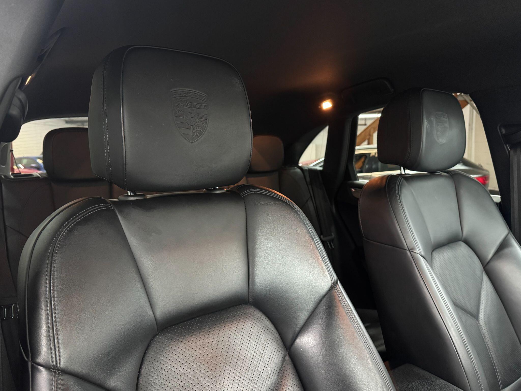 Porsche Macan view 24
