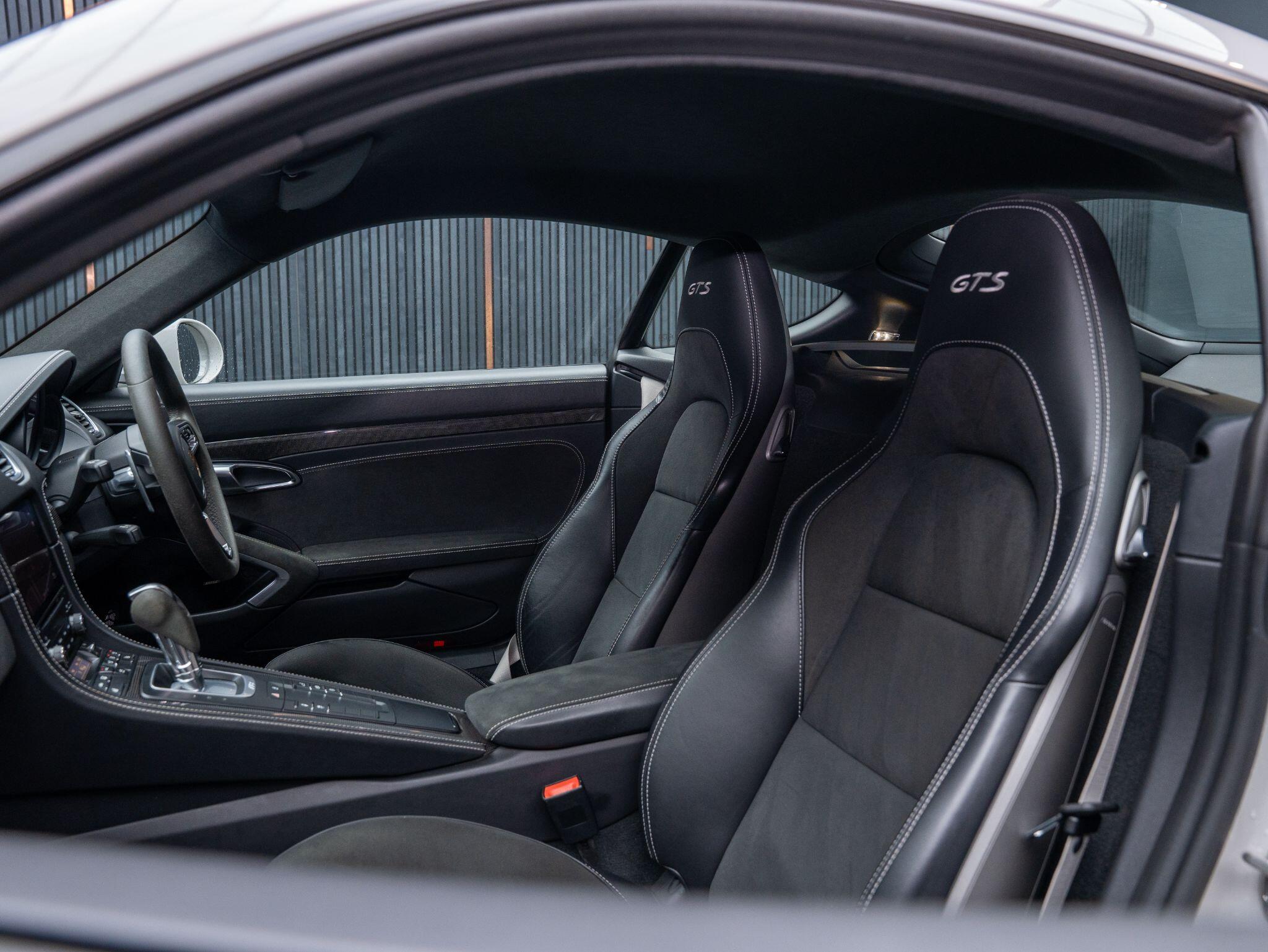 Porsche Cayman view 39
