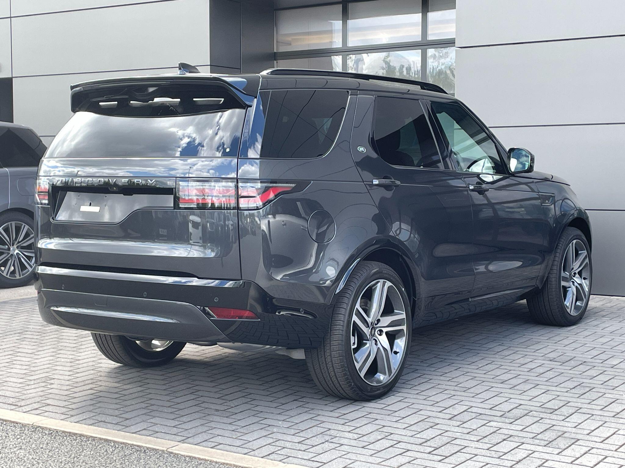 Land Rover Discovery view 10