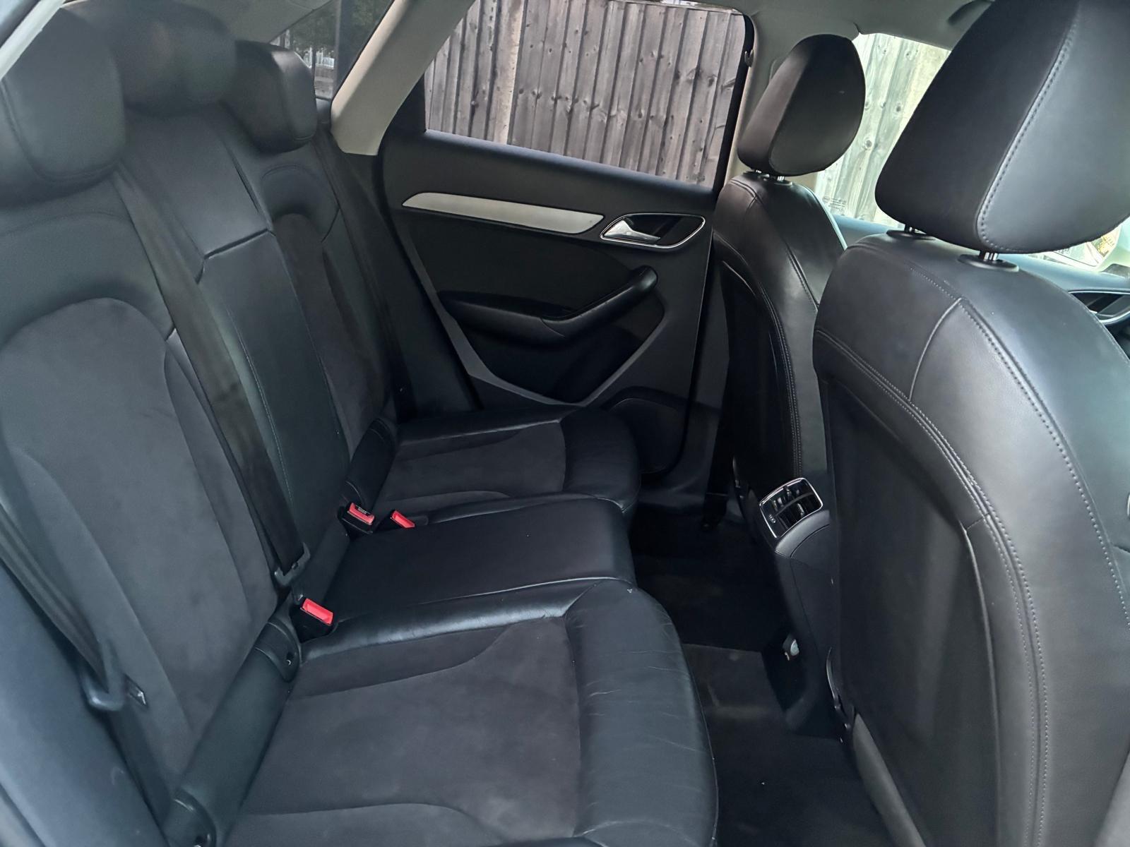 Audi Q3 view 15