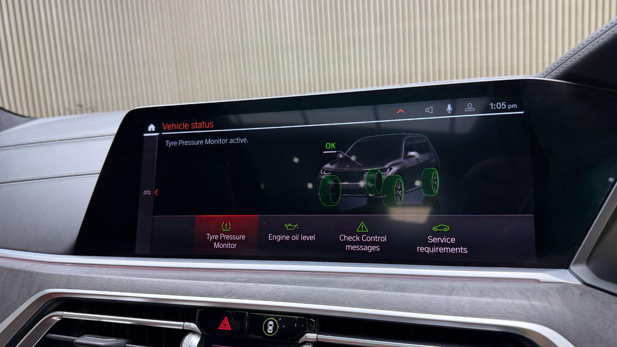 BMW X7 view 26