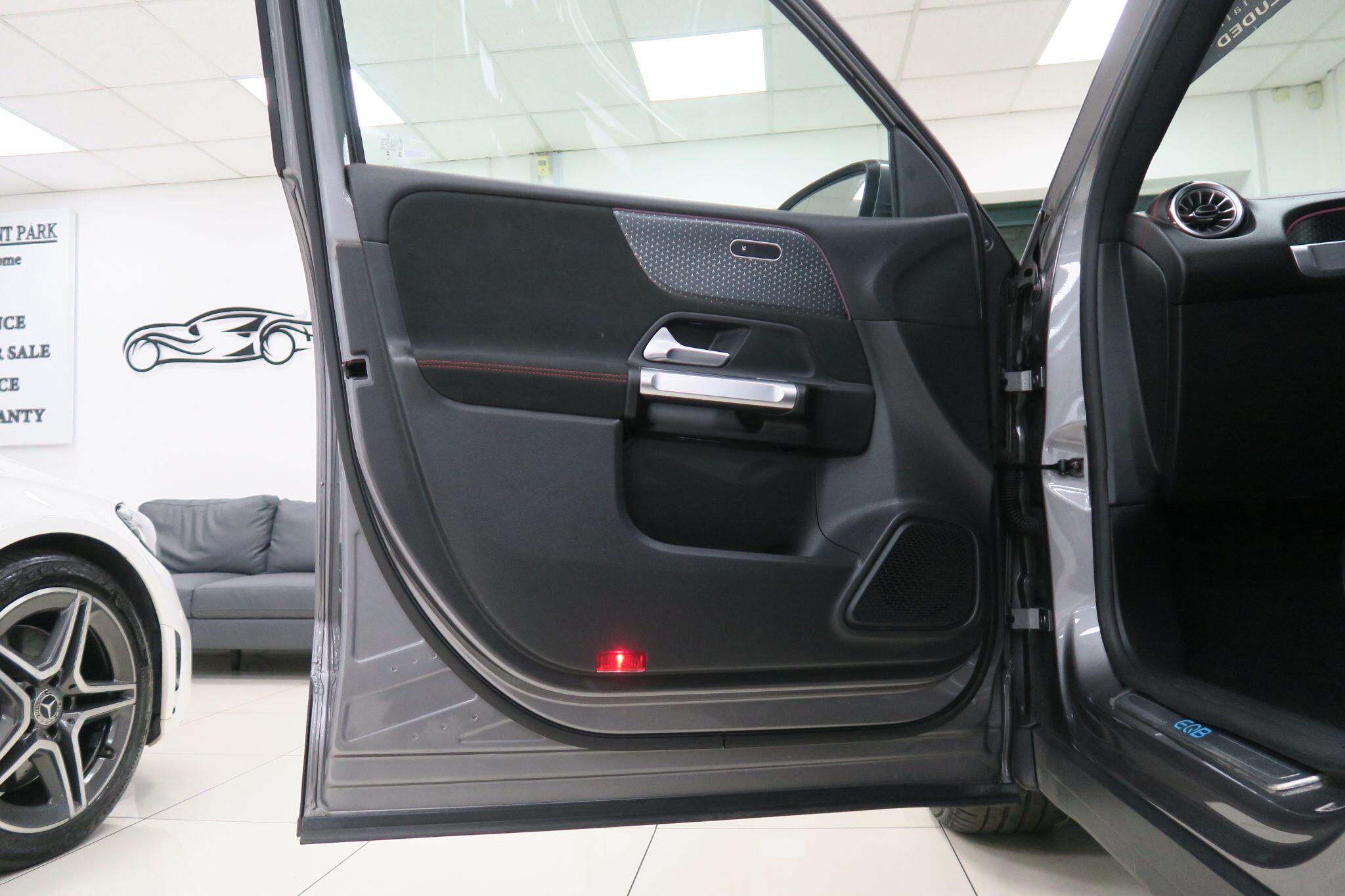 Mercedes-Benz Eqb view 13