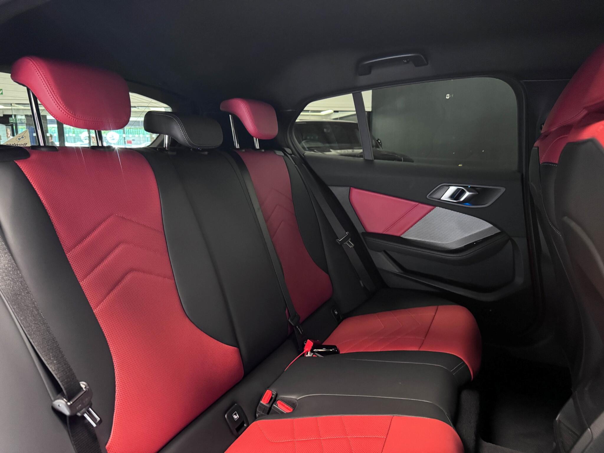BMW 1 Series view 28