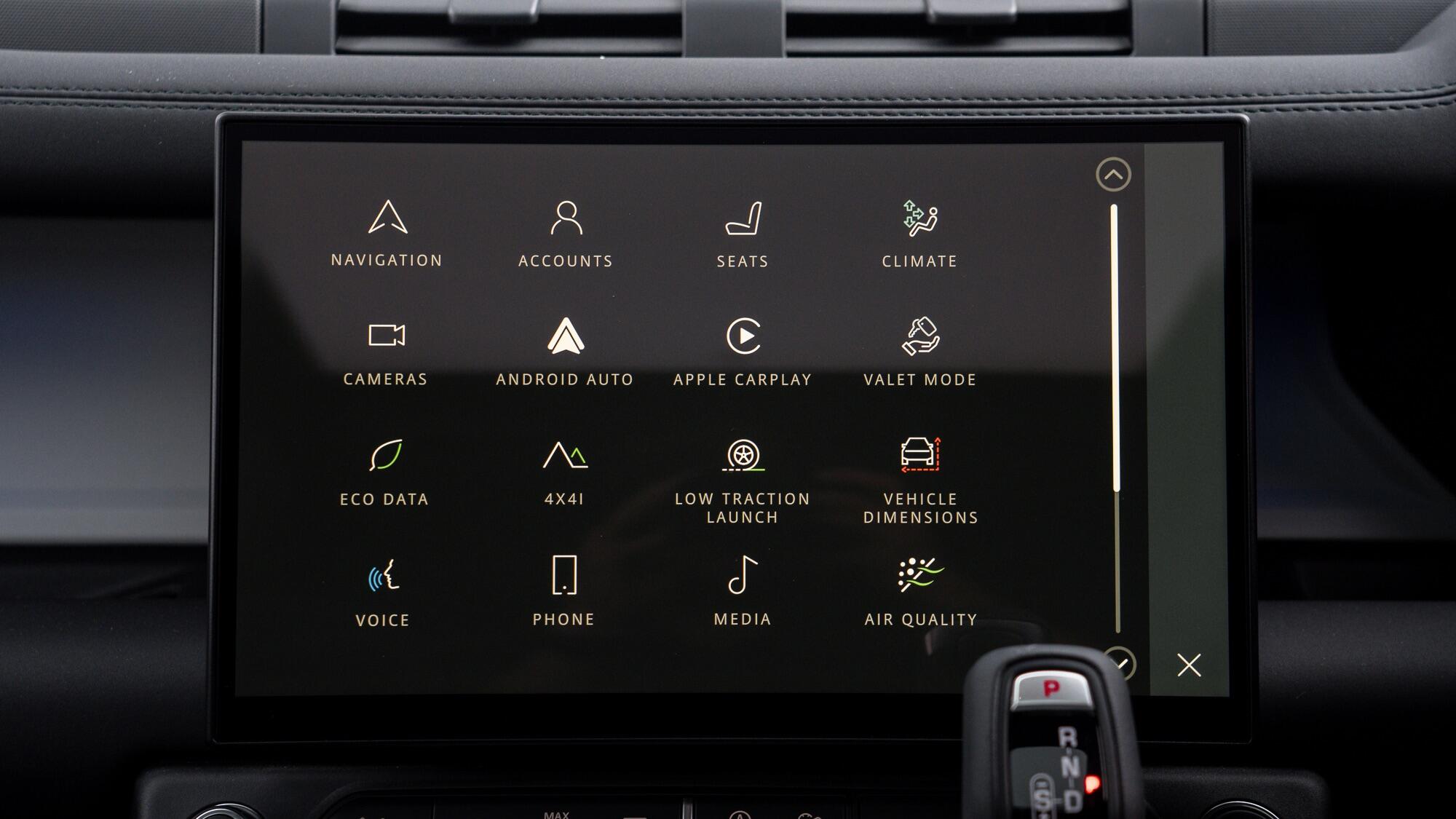 Land Rover Defender 110 view 26