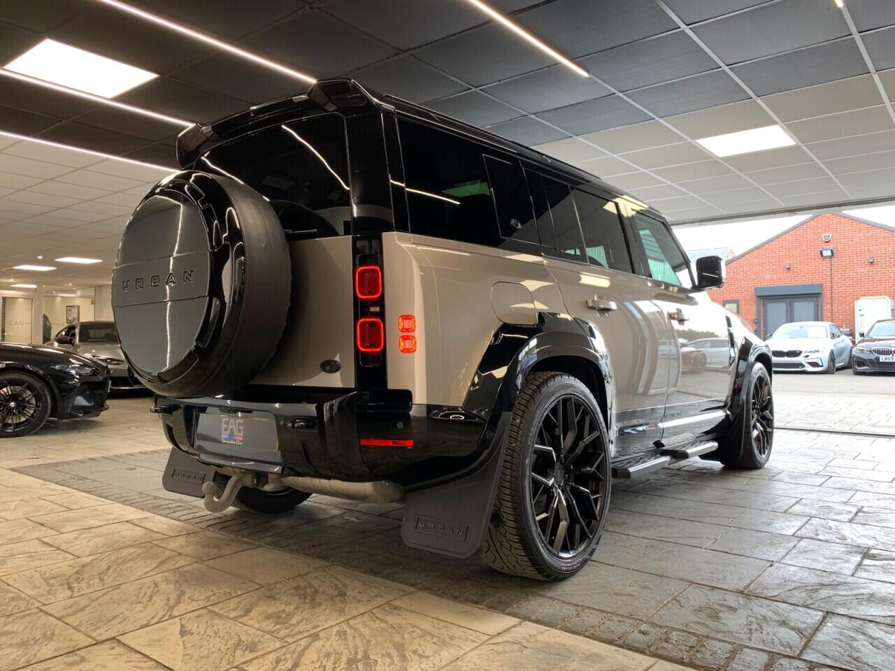 Land Rover Defender 110 view 17