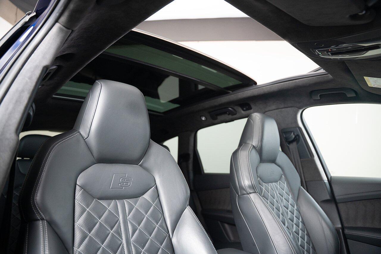 Audi Q7 view 16